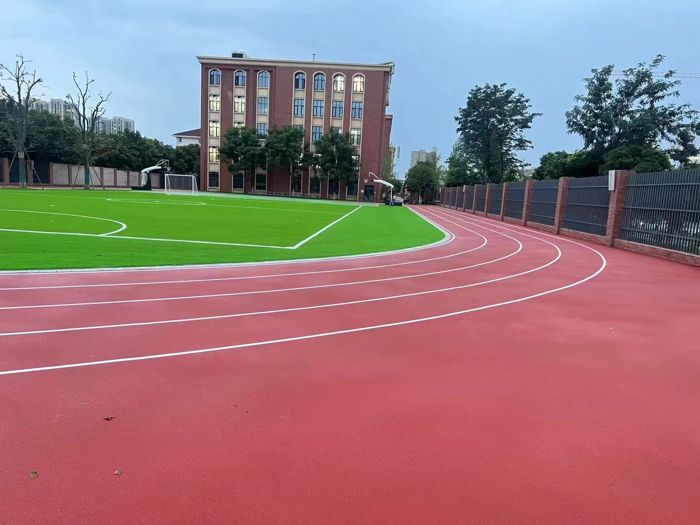 成都邛崍匯文學(xué)校